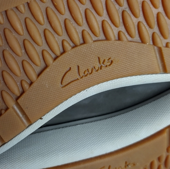 Clarks Women's High top Suede Sneakers Size 11 Casual Front Zip Contour Cushion - Picture 15 of 15